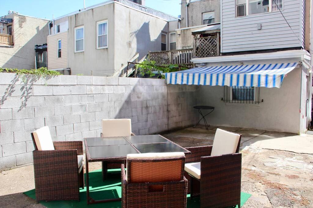 Walk To South Philly's Restaurants & Bars